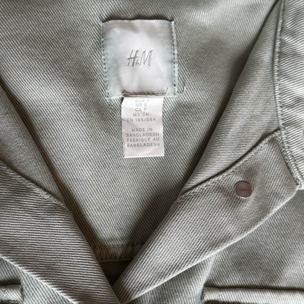 H&M Oversized Button-Up - Picture 4 of 4